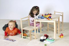 Carero Detský masívny drevený stôl so stoličkami