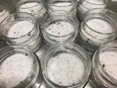 Modrá soľ z Perzie s čiernou hľuzovkou, 40 g