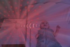 ZAZU Veľryba WALLY ružová - nočný projektor s melódiami