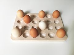 Fraise et Bois Stojan na vajcia Paulette - Drevený stojan na 24 vajec