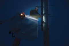 Milwaukee Aku lampa LED 18V 2500 lm, 2 otočné reflektory, extra dosvit 457 m - Milwaukee M18 UBL-0