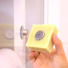 Minimalistický magnetický dávkovač mydla