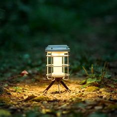 Naturehike kempingová lampa s funkciou power banky - čierna