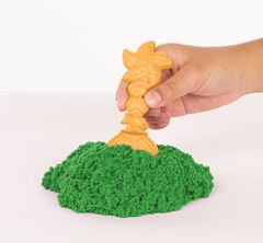 Kinetic Sand Škatuľa tekutého piesku s podložkou zelená