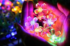 CoolCeny Dekoratívna vonkajšia solárna reťaz so 40 LED – Lights Flowers - Biela