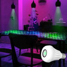 BOT  Inteligentná žiarovka LED RGB s funkciou hviezdneho projektora a hudobným režimom WiFi 600lm / 5W