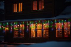Aga Vianočný svetelný záves 100 LED Farebná