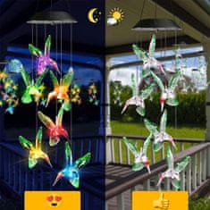 HOME & MARKER® Dekoratívna solárna závesná lampa s farebnými vtákmi (doba prevádzky 8 hodín) | SOLARBIRD