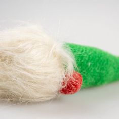 Duvo+ Vianočná hračka pre mačky- zelený škriatok s praskavým zvukom 5x5,5x18cm