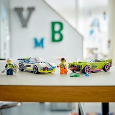 LEGO City 60415 Naháňačka policajného auta a športiaku