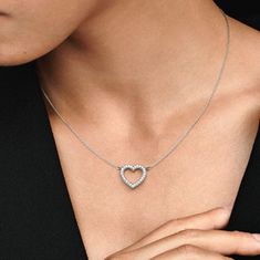 Pandora Strieborný náhrdelník Milujúci srdce 590534CZ-45