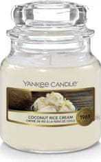Yankee Candle Klasická vonná sviečka v malom skle Coconut Rice Cream