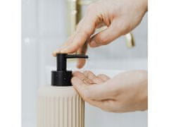 sarcia.eu PRIJA Kúpeľný set: čierny držiak na fľašu, tekuté mydlo so žen-šenom 380 ml + náhrada 5 l 