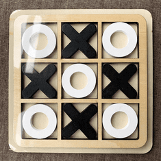 CAB Toys Piškótky alebo XO drevená stolová hra bielo čierne prevedenie