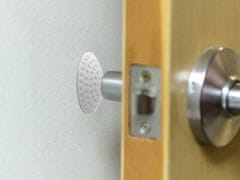 Verk 01895 Samolepiaci nárazník na kľučku dverí na stenu
