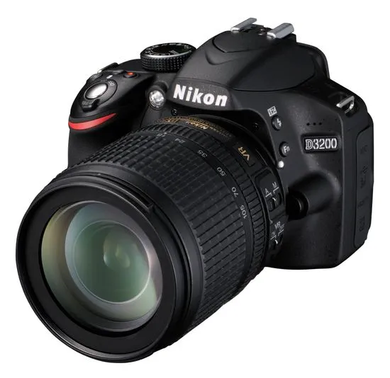 Nikon D3200 + 18-105 AF-S DX VR