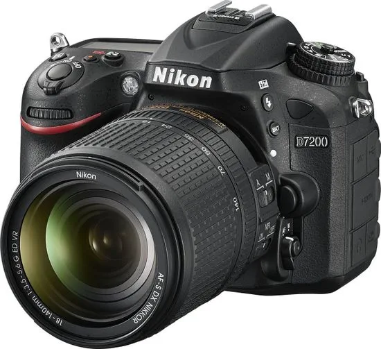 Nikon D7200 + 18-140 VR