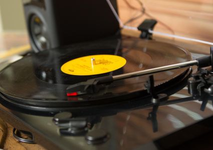 Gramofon ION Pro100BT digitalizace vinylových nahrávek autostop 3,5mm aux pro externí reproduktory bluetooth připojení