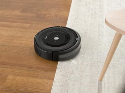 Vysávač iRobot Roomba E5 s trojstupňovým čistiacim systémom Aero a ovládaním cez aplikáciu iRobot HOME