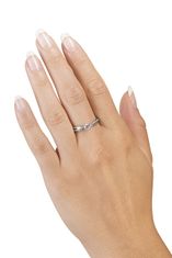 Brilio Pôvabný prsteň s kryštálmi z bieleho zlata 229 001 00810 07 (Obvod 57 mm)