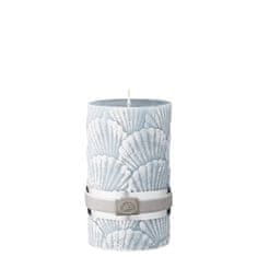 Lene Bjerre Dekoratívne sviečka SHELL s dekorom mušle, svetlo modrá, veľkosť M, horí 65 hodín