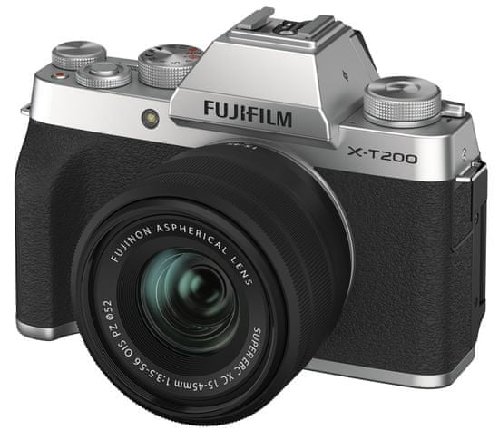 FujiFilm X-T200 + XC 15-45