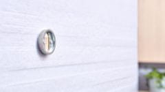 Tesa Ekkro samolepiaci háčik na uterák, chróm s vysokým leskom, 39 mm x 39 mm x 52 mm
