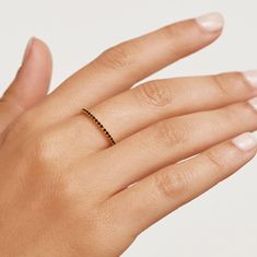 PDPAOLA Minimalistický pozlátený prsteň s čiernymi zirkónmi Black Essential Gold AN01-348 (Obvod 50 mm)