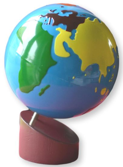 Montessori Glóbus - farebné kontinenty - použité