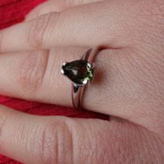 A-B A-B Strieborný prsteň s vltavínom vo forme kvapky Zeleného lesa jw-AGV3019, 925/1000 Sterling silver.