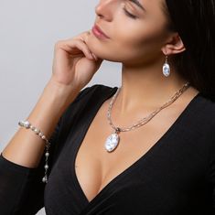 Lampglas Úžasný náhrdelník White Lace s perlou Lampglas s rýdzim striebrom