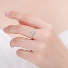 MOISS Luxusný strieborný prsteň s čírymi zirkónmi R00020 (Obvod 52 mm)