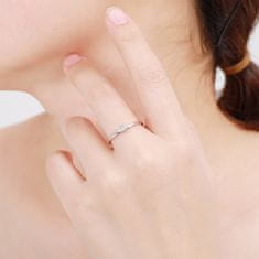 MOISS Trblietavý strieborný prsteň s čírymi zirkónmi R00020 (Obvod 50 mm)