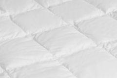 Daunen Step Perina zo špeciálne upraveného polyesterových vlákien v bavlnenom poťahu, 180 x 210 cm, MID Season