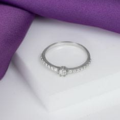 Brilio Silver Nežný strieborný prsteň so zirkónmi RI023W (Obvod 50 mm)