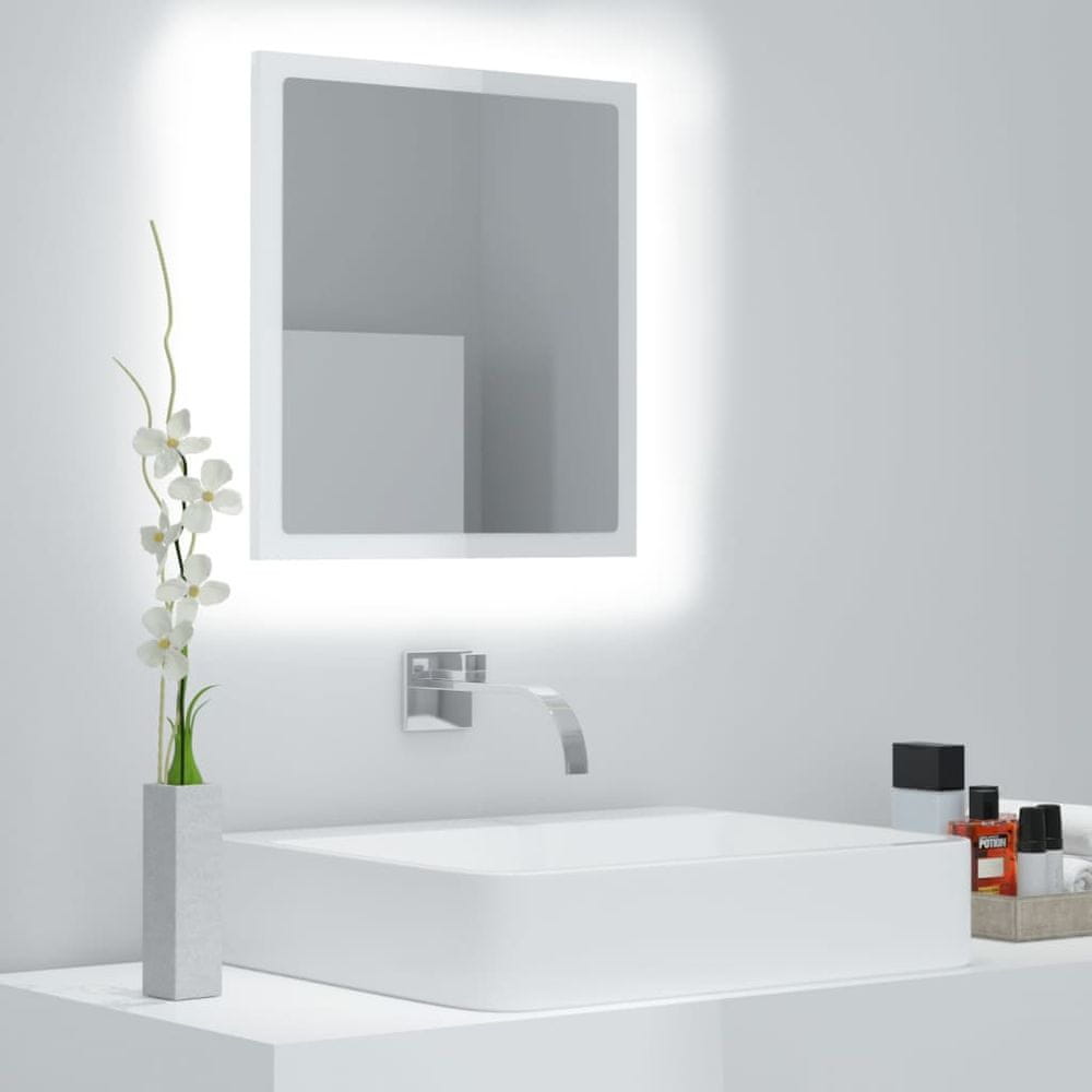 Vidaxl Kúpeľňové zrkadlo s LED, lesklé biele 40x8,5x37cm, drevotrieska