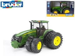 BRUDER Traktor John Deere 7930 s voľnobehom a dvojitými kolesami 36,5 cm 1:16 v krabici