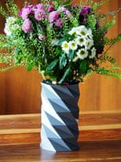 Váza s lowpoly vzorom a metalickým efektom, strieborná