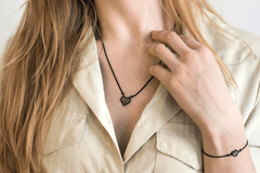 BeWooden dámska náhrdelník s dreveným detailom Apis Nox Necklace Heart čierna