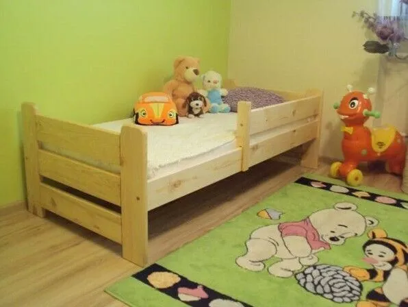 eoshop Detská posteľ Kubus 80x160 cm s matracom a roštom (Farba dreva: Orech)