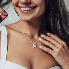 Lovilion Dámsky strieborný náhrdelník so zirkónovými kryštálikmi - Mojej priateľke - valentínsky darček pre priateľku | JULIET