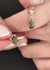 A-B Prívesok, sada šperkov, náušnice a prsteň Zelený les s vltavínom v žltom zlate