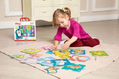 Farfarland Detské puzzle - "Vodný svet". Vzdelávacie hračky rozvíjajú pozornosť, pozorovanie a motorické zručnosti. Puzzle pre deti