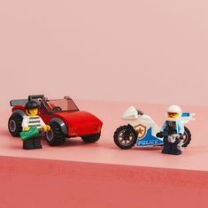 LEGO City 60392 Naháňačka auta s policajnou motorkou